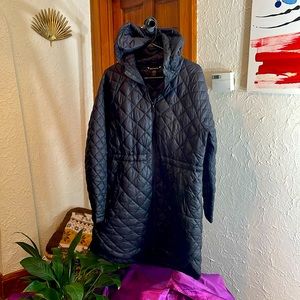 Beautiful Athleta three-quarter length, large black puffer parka.